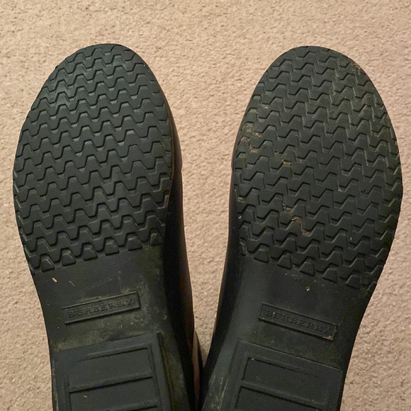 Burberry rainboots Size 37 (converts to size 6-7) - Picture 4 of 7